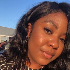 Meet your Posher, Edmee